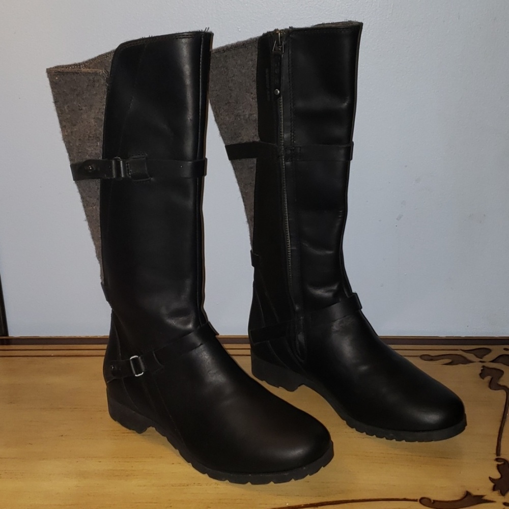 Womans Teva De La Vina Leather and Wool Boots